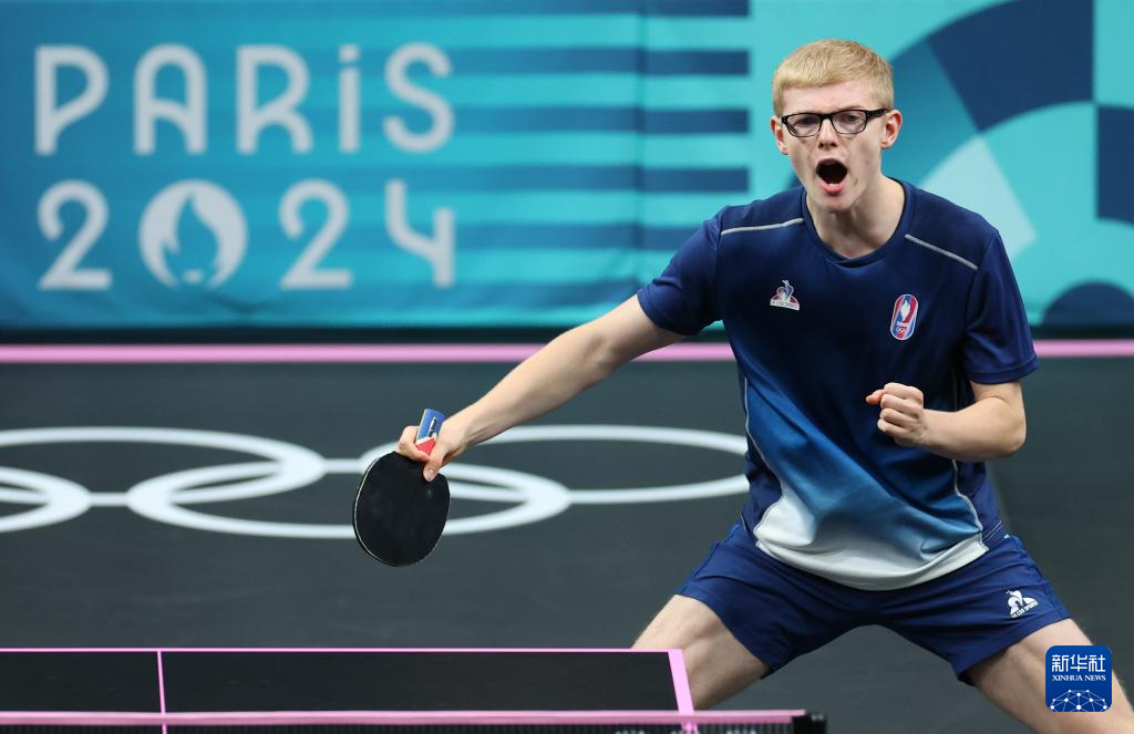 也突显了他 也突显了他